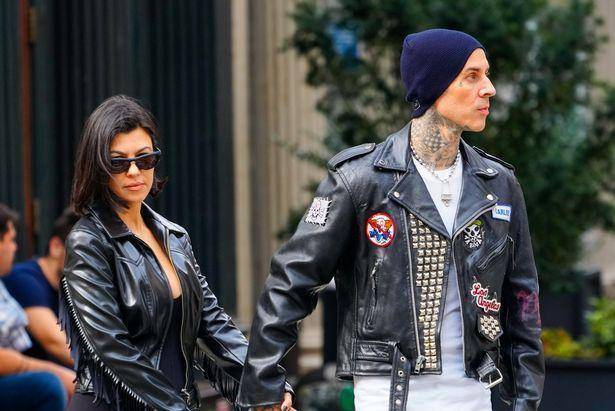 《与卡戴珊姐妹同行》中,他们17岁的儿子兰登也是考特妮大儿子梅森的