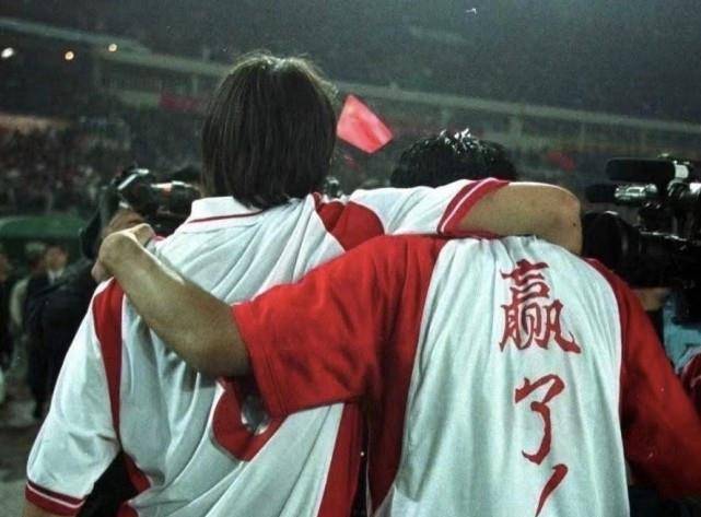 率队首胜后,李铁深夜4点晒20年对比照:我会微笑面对谩说和攻击_调整