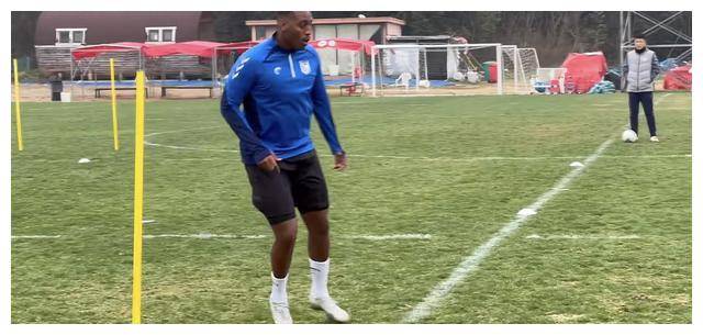 科特尼克的身高和实力将为球队带来更多的进攻选择,与恩巴洛的搭档势