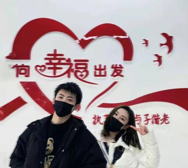 原创娱乐圈两位女星同时官宣结婚消息杨紫的祝福王俊凯却无辜躺枪