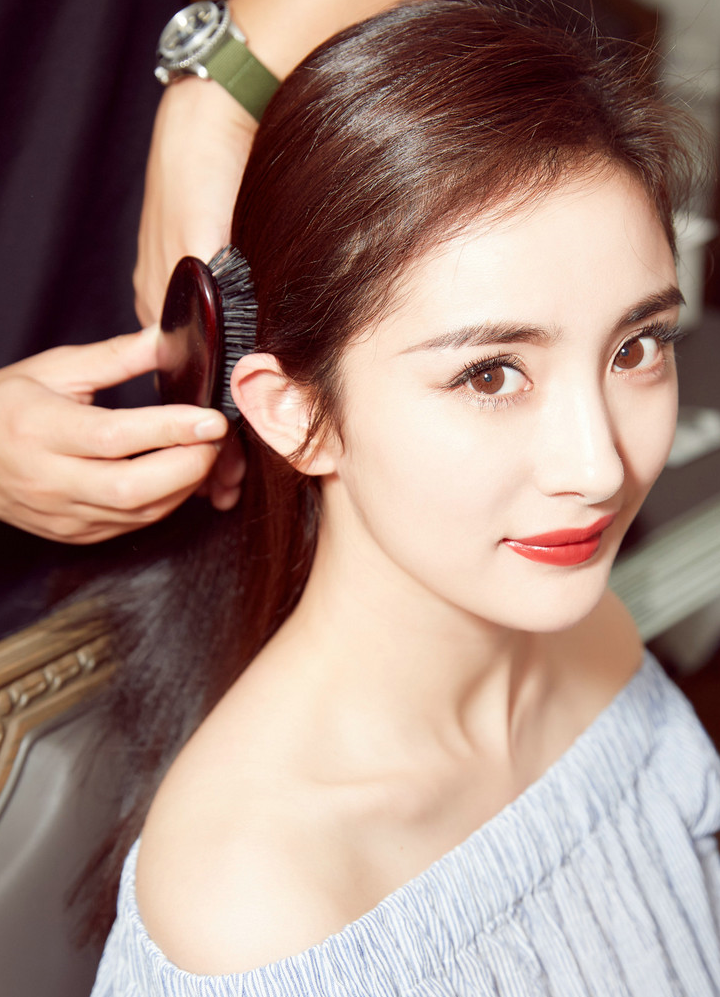 双子座是个头脑灵活的星座,他们大多活泼开朗拥有许多朋友.