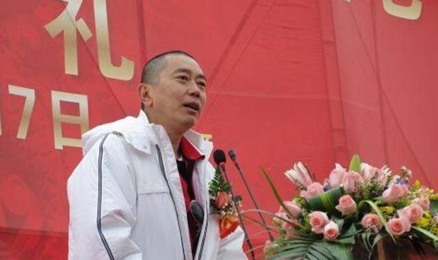 公司破产倒闭,他净身出户将18万留给爱妻,后又挣回