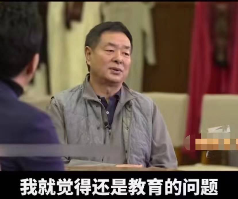 节目放出的这段花絮中,主持人鲁健问濮存昕如何看待年轻演员"人设崩塌