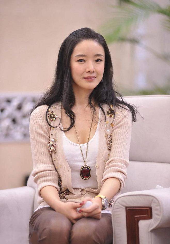 当年的江西首富,曾欠800多亿跑路,带走女明星和61亿过快活日子_王永红