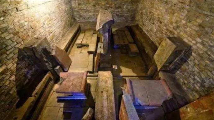 此人比孙殿英还疯狂,短短俩月,掏空清东陵157座皇陵_王绍仪_盗墓_村民