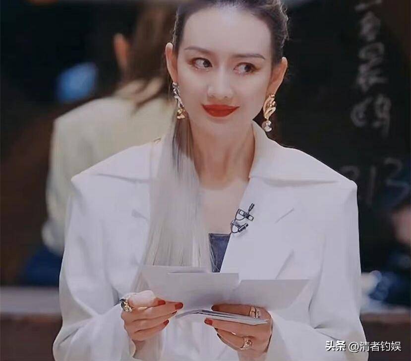 王鸥诡笑何炅邪笑演技炸裂,大发_刘恺威_因为_事情