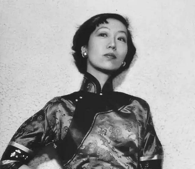 张爱玲写书揭露傅雷婚外情,引发两人多年恩怨,晚年她