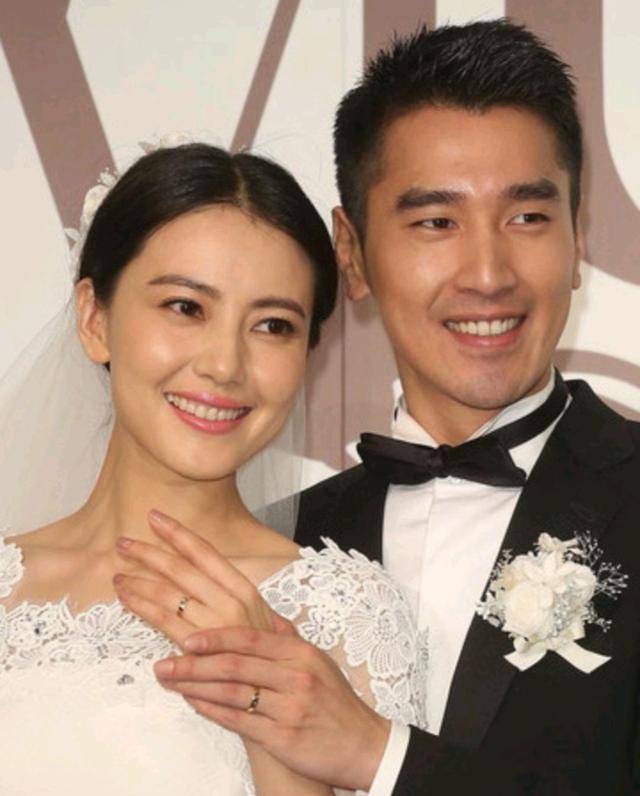 说起高圆圆,除了"国民女神"这个称号,她与自己的丈夫赵又廷还被称为