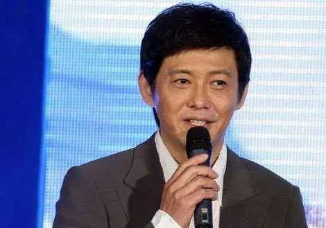 曾是电视名嘴,弃发妻,让董卿痴恋5年,现娶小20岁娇妻,他凭啥_王越