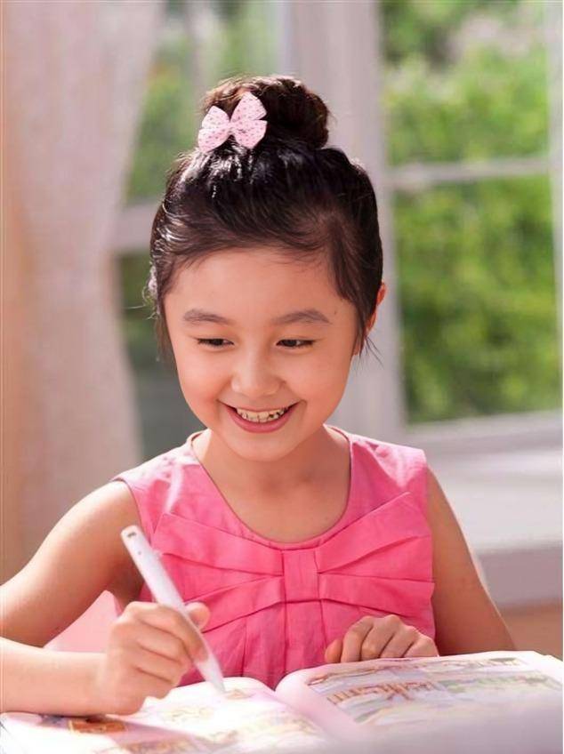 女孩"正式手术,术前笑着与妈妈挥手告别,患癌原因曝光_高君雨_广告_小