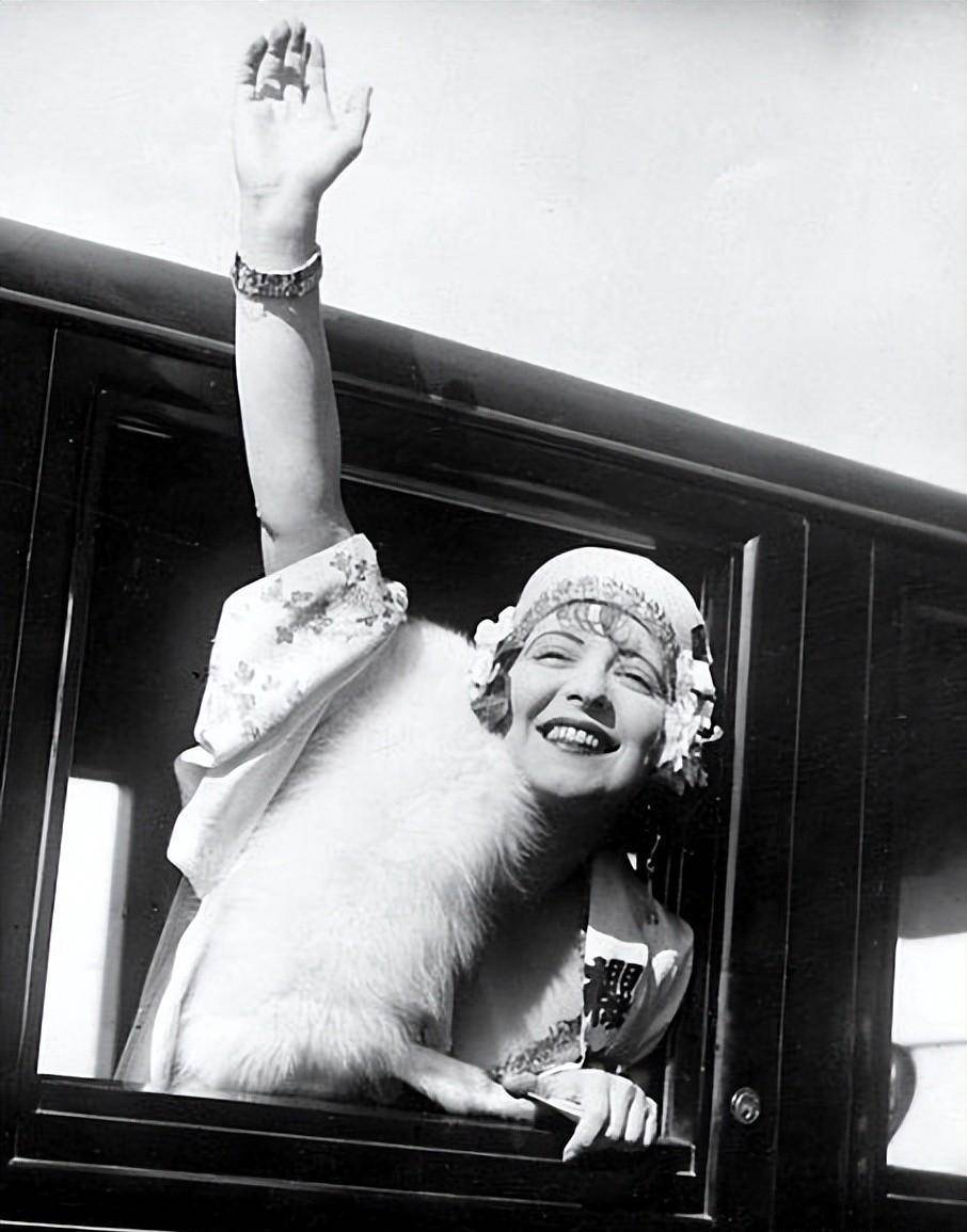 克拉拉·鲍,无论她有多流行,却始终被好莱坞认为是不光彩的女人_母亲