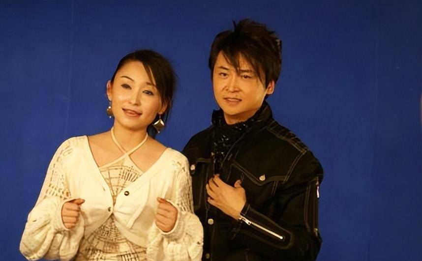 歌手冯晓泉:凭借一首歌登上舞台,与曾格格共建"421"幸福家庭