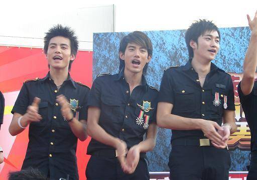 的选手中,最火的就是马天宇,那一届的选手还有吴建飞,蒲巴甲,张晓晨等