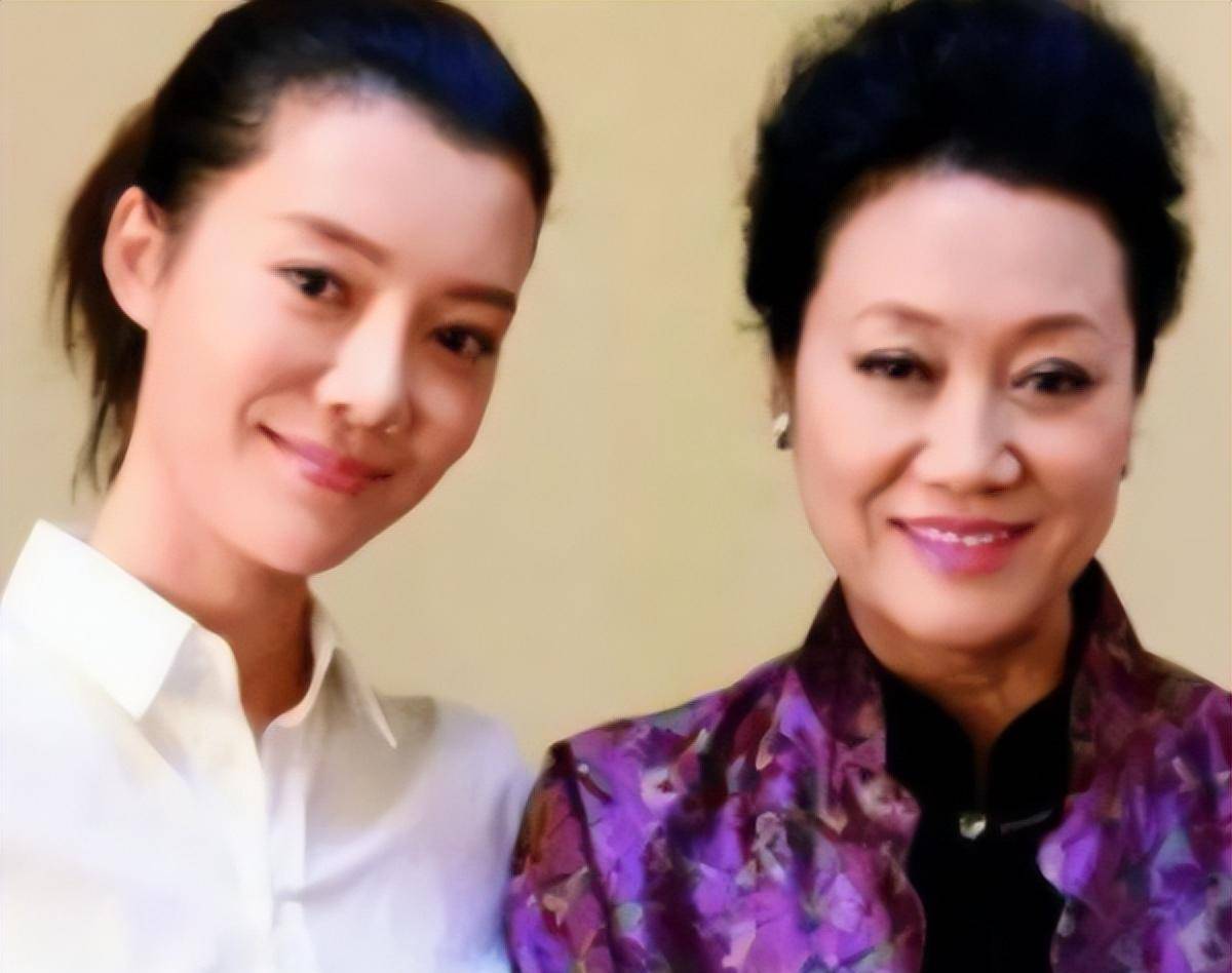看到她妈妈相信了_漂亮_基因_李小璐