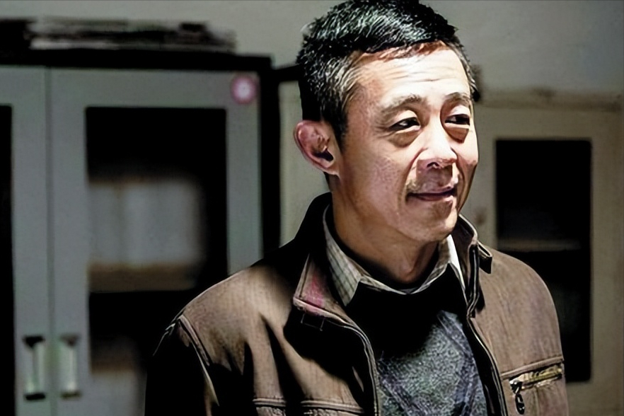 而后的侯勇更是因为《人民的名义》中饰演的赵德汉一角.