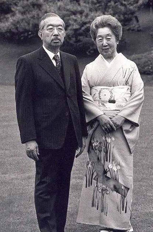 天皇裕仁的妻子,对外"天使微笑",对平民儿媳百般刁难,致其失语_日本