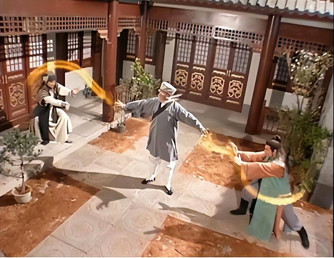 扫地僧仅以一招轻松"秒杀"萧远山和慕容博,又用龟息神功封住二人气脉