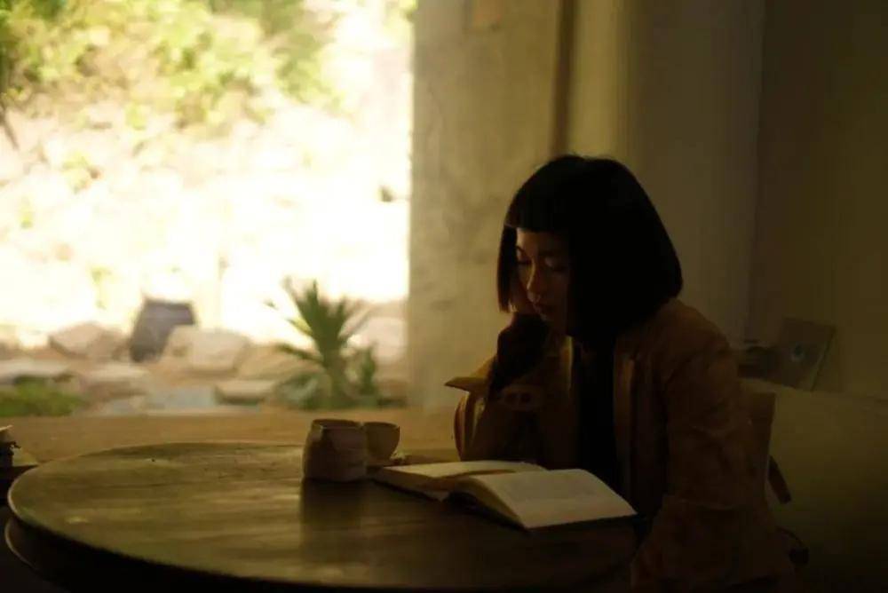 图片加载中…留下的小雷和小群,也渐渐发现了这里生活的弊端.