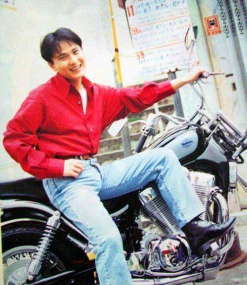 无法重拍瞬间:探班张国荣的李宗盛,爬长城的巩俐张艺谋