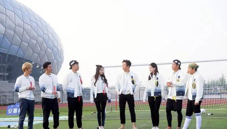 然而自从改名后,跑男团的固定成员只剩下,杨颖,郑凯和李晨,也不再撕