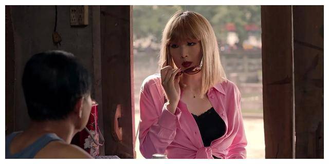 姚安娜,本名姚思为,是华为创始人任正非和其第二任妻子姚凌的女儿