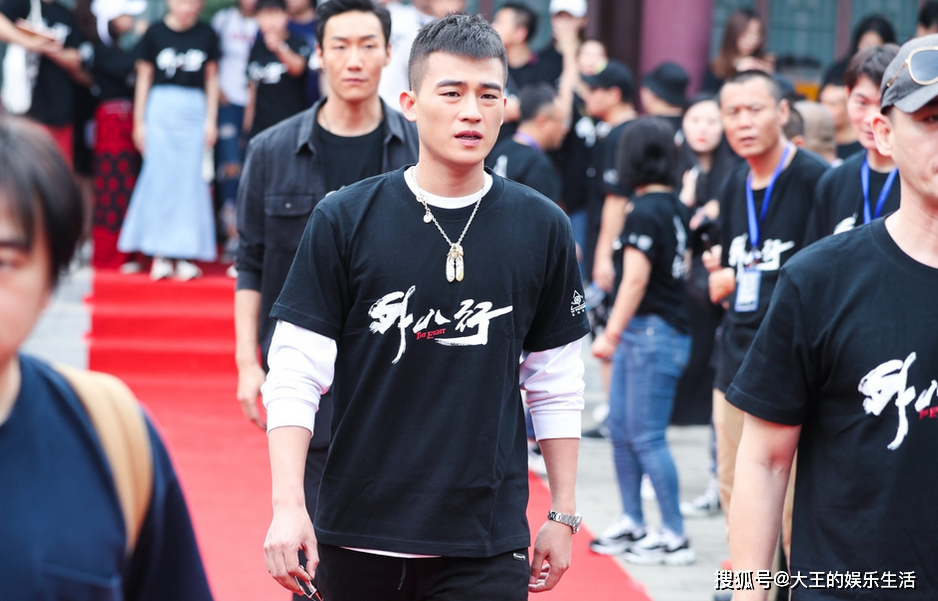 在榜单中,获得了金马影后的周冬雨也排在他的名字之后.