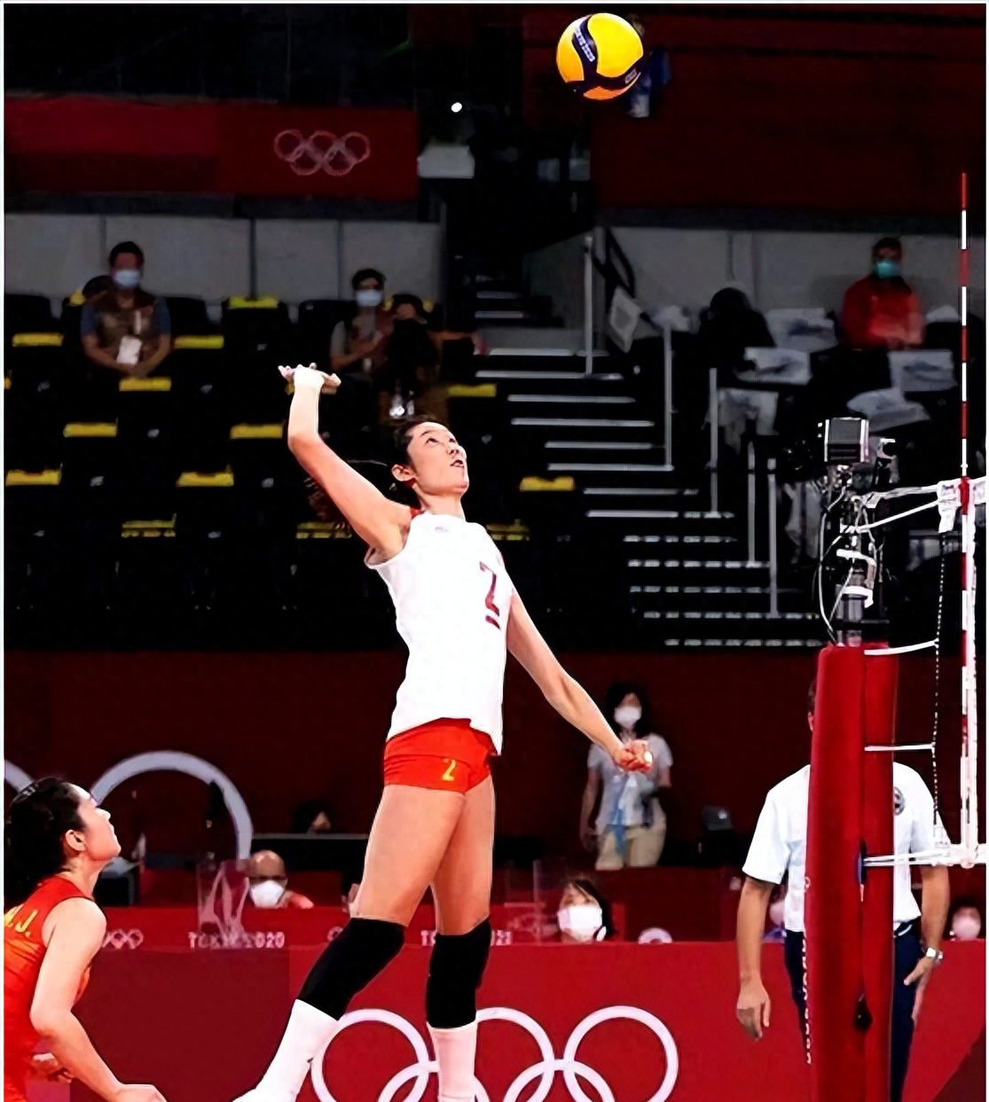 本土豪门征战中国女排,朱婷的巨星风范依然不可或缺. 蔡斌值得期待.