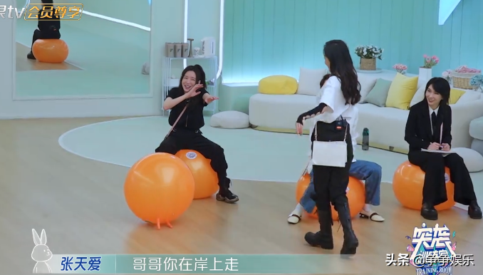 原创于文文刘恋亲密互动赵梦吃醋张天爱突然撒娇太好笑