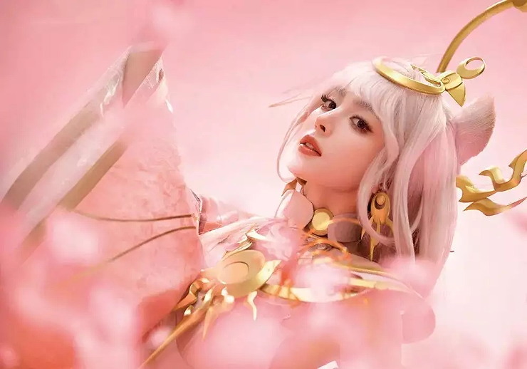 原创时尚芭莎携手王者荣耀明星cos英雄贺新春