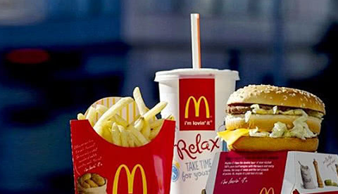 一份麦当劳套餐里,有2种"标配"食物,一开始的时候是"药"_可乐_薯条