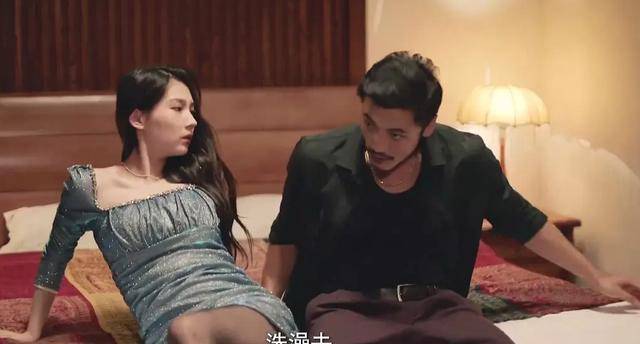 而值得一提的是在剧中饰演卧底"枪哥"的男演员薛皓文,将刀尖行走的