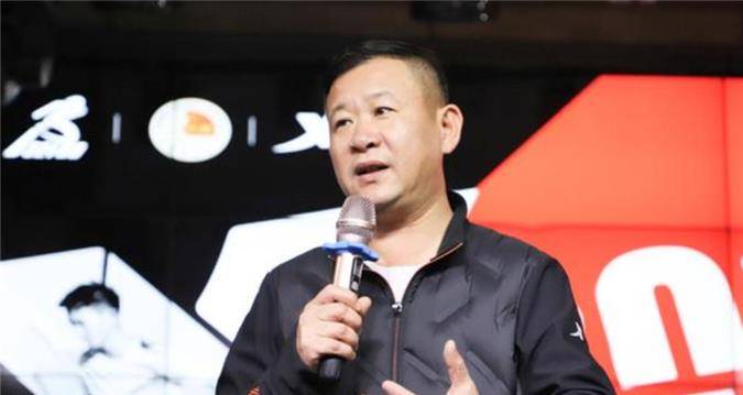 原创特步创始人丁水波8岁辍学曾在路边炸油条为生如今年入60亿