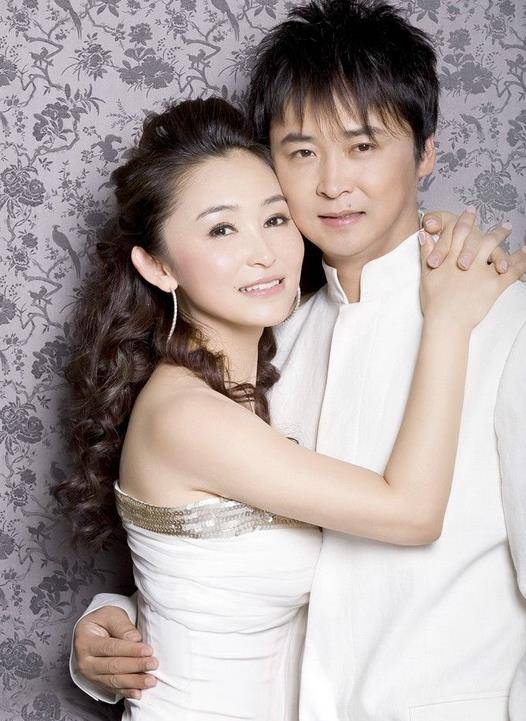 歌手冯晓泉:凭借一首歌登上舞台,与曾格格共建"421"幸福家庭_音乐