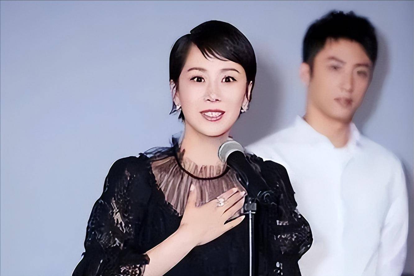 放着"国民媳妇"不做,海清在中年女演员另一条大路上,越走越远_表演