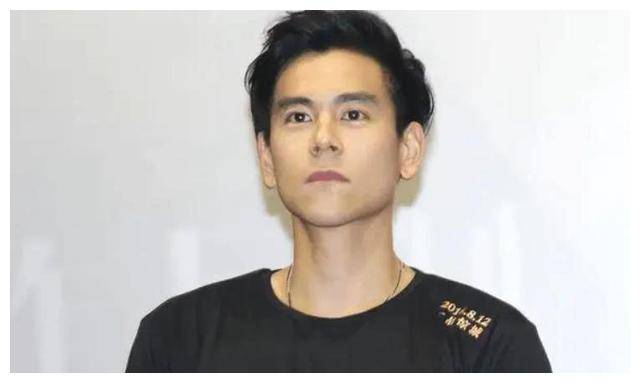 彭于晏和女伴同游日本,曝光照片!网友惊呼"老了十岁"!_形象_变化_帅哥