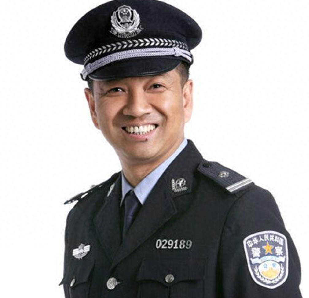 著名演员周小斌:心疼妻子当全职太太,钱都归她管,生后幸福恩爱_事业