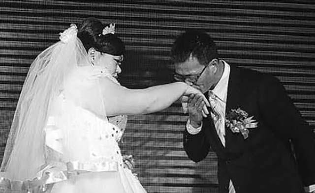 唐功红退休后,嫁房产推销员,婚后7年无子嗣:因为那次拼死夺冠_举重