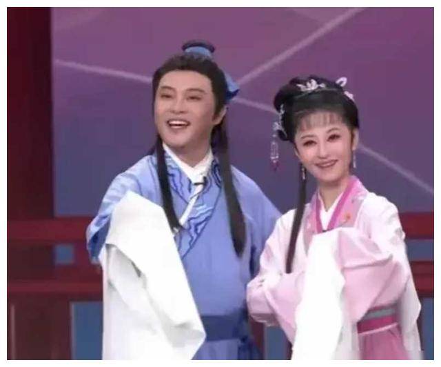 沙溢妆容惊艳，何炅送特产，琵琶行小品，笑岔气，笑岔气！-沙溢表演的小品