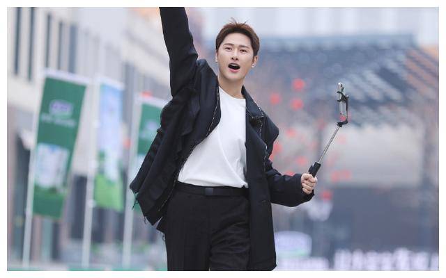 何洛洛_表演_节目