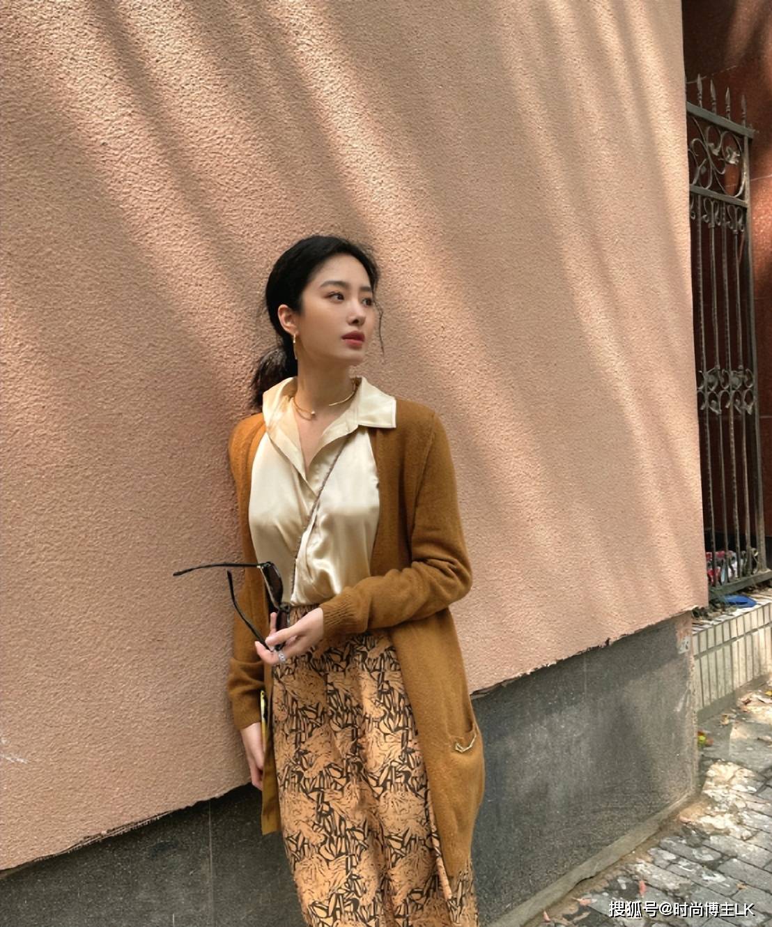 杨采钰不愧是"法式穿搭鼻祖",网友:每一套我都想照搬!