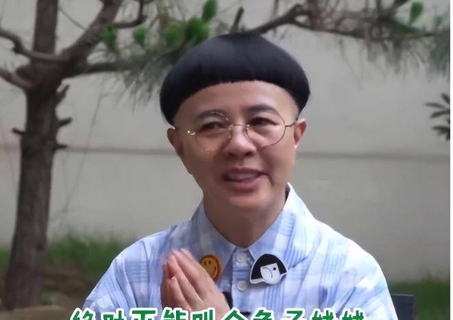 全家福官宣生产,幸福落泪,公开宝宝正脸五官像爸爸_王逸宸_刘纯_发型