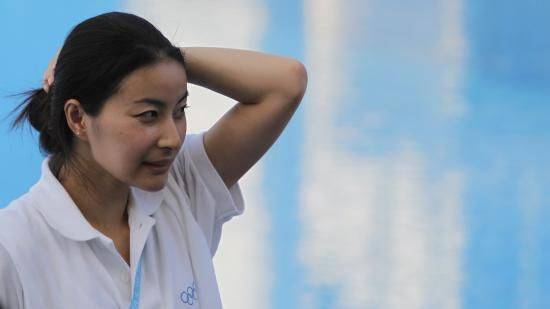 跳水皇后郭晶晶亮相时尚活动,优骓活力女性穿搭典范_风格_魅力_成为了