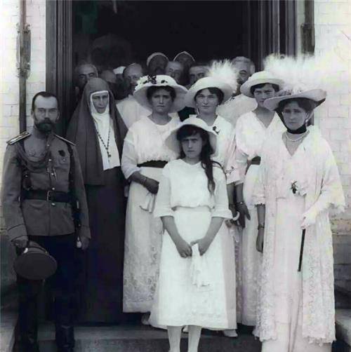 末代沙皇全家珍贵遗照5个漂亮孩子实在可惜图10为枪决现场