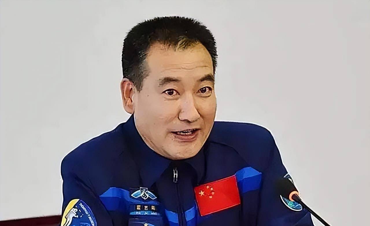 神州七号发射前一晚,翟志刚妻子整晚没合眼:两个星期瘦了6斤_丈夫