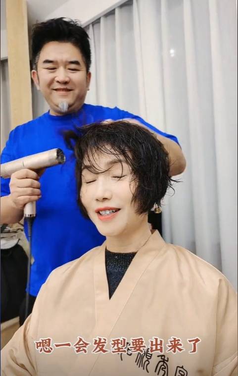 徐俐结束为期40天三亚度假模式正月廿一返京第一件事就是理发