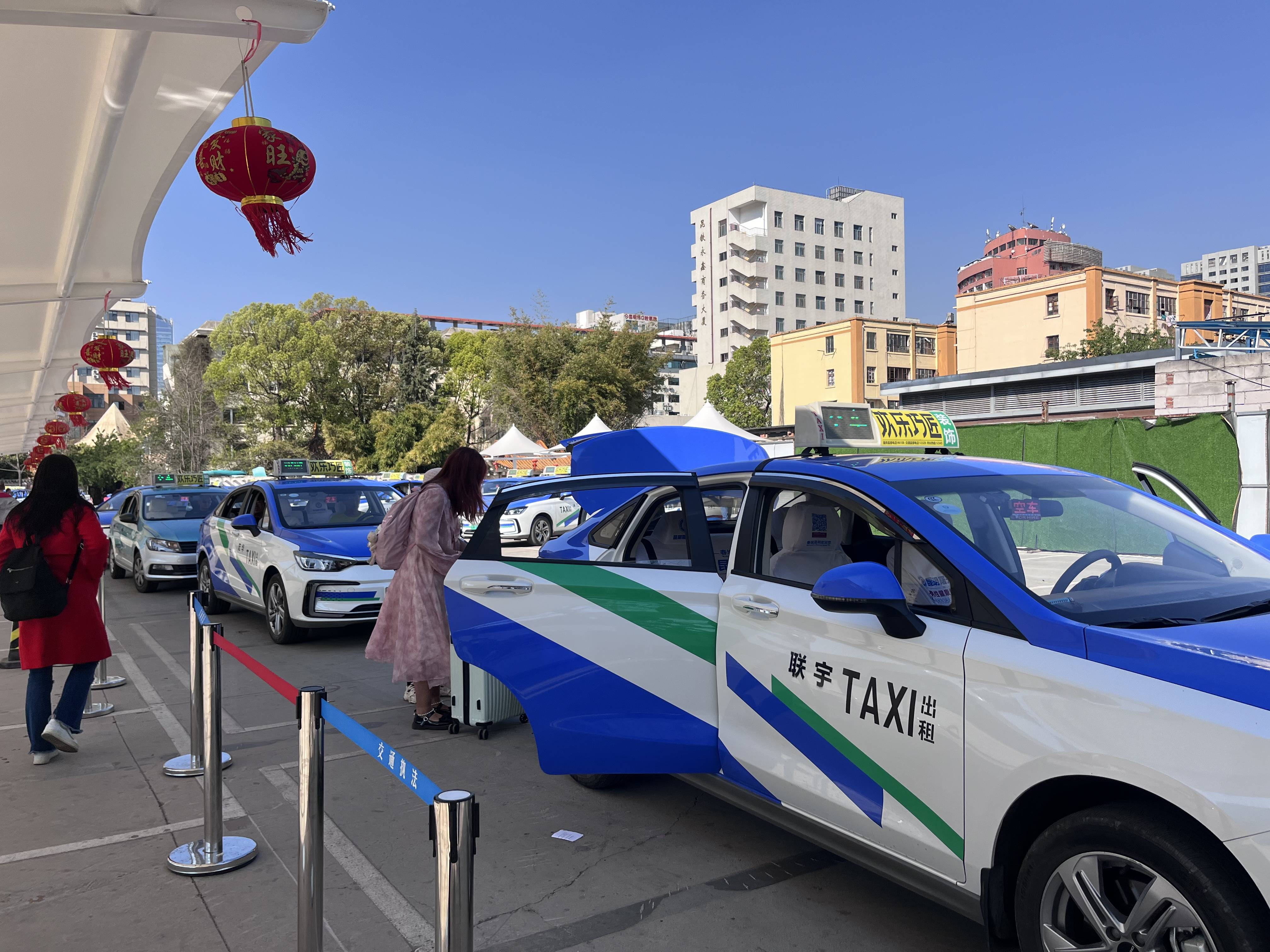 昆明站北广场新增出租车乘车点