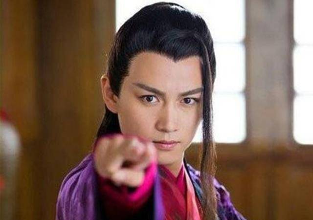 原创林平之挥刀自宫为何要偏偏选在大婚前夕你看看岳不群看了啥