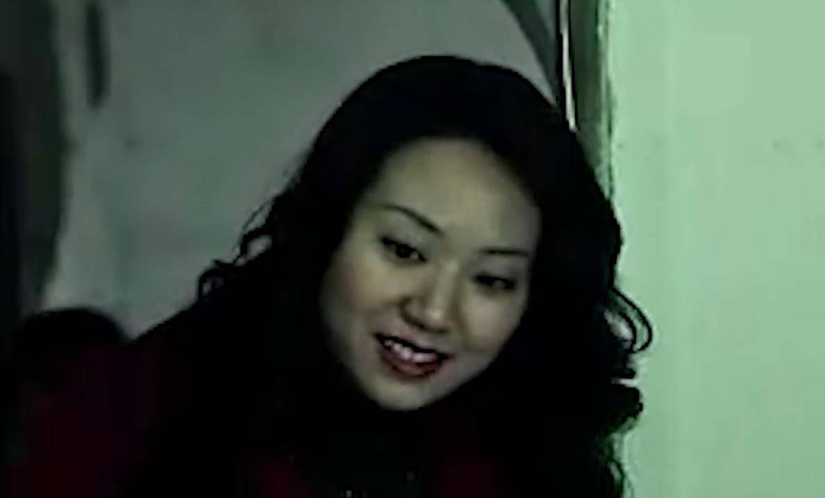 谈好价格的刘敏在路上,刘梅对刘慧说道:"你这次出来没找到工作还把