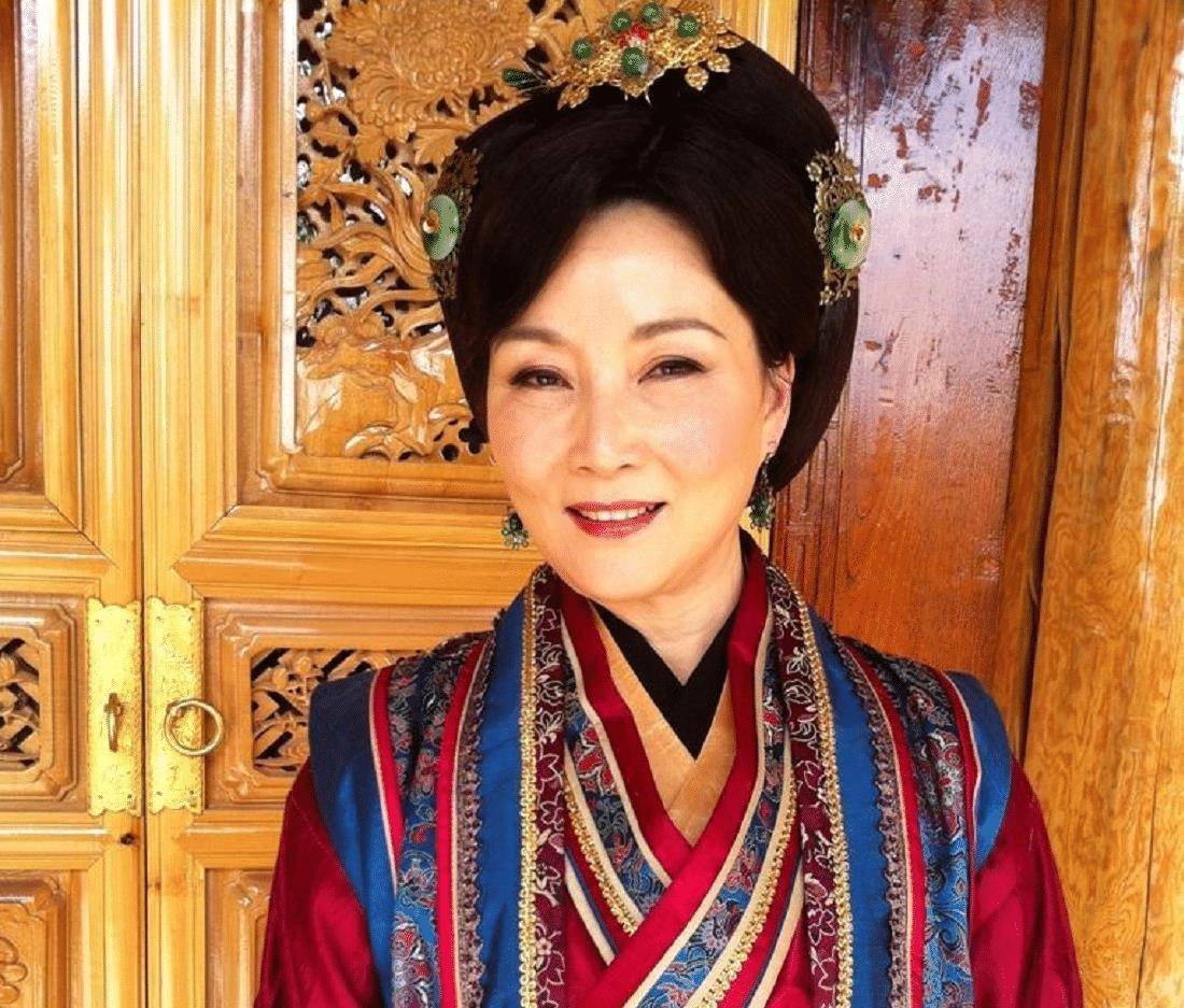 原创著名演员朱茵婚姻失败对女儿有愧疚一生最痛苦的事是失眠
