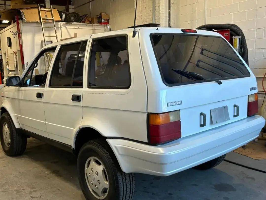 1989年,这款车以laforza magnum的身份登陆美国市场,首先美规车型在